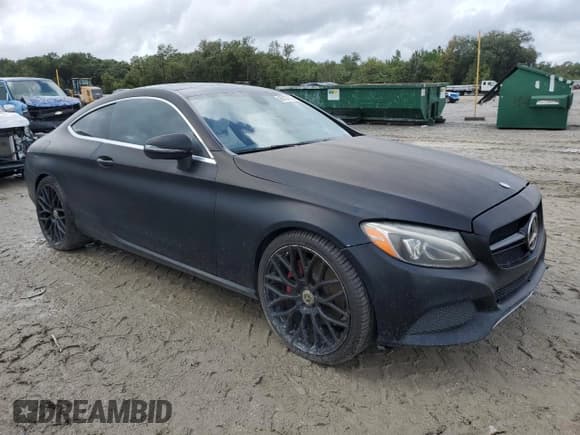 ✅ 2017 Mercedes-Benz C 300 • VIN: WDDWJ4KB2HF370197 • Lot: 85157015. Wystawiony na Copart z przebiegiem 160 603 mil. Bezpłatny archiwum sprzedaży aukcyjnych z USA i szczegółowy raport historii pojazdu na DreamBid. Zdjęcie 4.