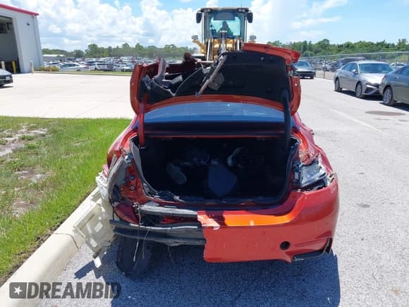 ✅ 2015 BMW M4 • VIN: WBS3R9C58FK330263 • Lot: 42975397. Listed on IAAI with Not provided. Free auction sales archive from the USA and detailed vehicle history report at DreamBid. Image 16.