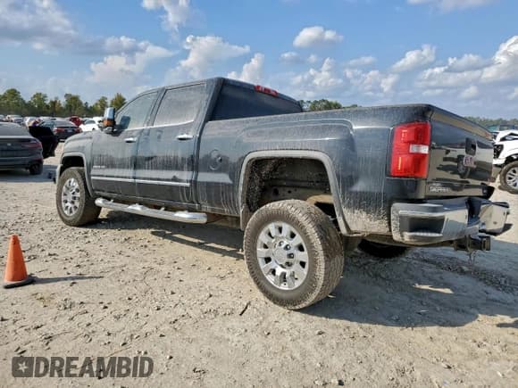 ✅ 2015 GMC Sierra 2500HD SLT • VIN: 1GT12ZE82FF560772 • Lot: 93396955. Listed on Copart with 179,055 mi. Free auction sales archive from the USA and detailed vehicle history report at DreamBid. Image 2.