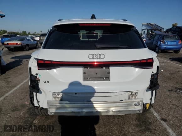 ✅ 2025 Audi Q6 e-tron Premium Plus • VIN: WA124BGF7SA017212 • Lot: 65275955. Wystawiony na Copart z przebiegiem 2 396 mil. Bezpłatny archiwum sprzedaży aukcyjnych z USA i szczegółowy raport historii pojazdu na DreamBid. Zdjęcie 6.