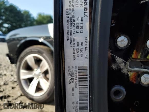 ✅ 2018 Dodge Challenger SXT Plus • VIN: 2C3CDZAG4JH245581 • Lot: 68118064. Wystawiony na Copart z przebiegiem 100 784 mil. Bezpłatny archiwum sprzedaży aukcyjnych z USA i szczegółowy raport historii pojazdu na DreamBid. Zdjęcie 13.