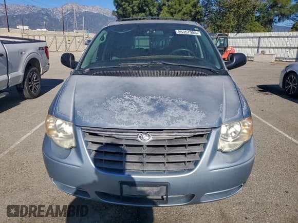✅ 2005 Chrysler Town & Country LX • VIN: 2C4GP44R45R227733 • Lot: 96357985. Listed on Copart with 63,790 mi. Free auction sales archive from the USA and detailed vehicle history report at DreamBid. Image 5.