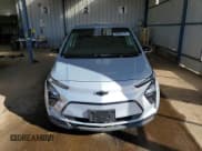 ✅ 2023 Chevrolet Bolt EV 1LT • VIN: 1G1FW6S0XP4164568 • Lot: 77127884. Wystawiony na Copart z przebiegiem 37 748 mil. Bezpłatny archiwum sprzedaży aukcyjnych z USA i szczegółowy raport historii pojazdu na DreamBid. Zdjęcie 5.