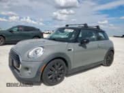 ✅ 2018 MINI Hardtop Cooper • VIN: WMWXP5C5XJ2G63760 • Lot: 85001115. Listed on Copart with 105,147 mi. Free auction sales archive from the USA and detailed vehicle history report at DreamBid. Image 1.