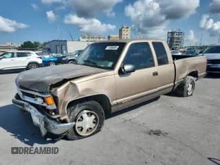 ✅ 1997 Chevrolet Silverado 1500 • VIN: 2GCEC19M9V1102675 • Lot: 71088085. Wystawiony na Copart z przebiegiem 235 398 mil. Bezpłatny archiwum sprzedaży aukcyjnych z USA i szczegółowy raport historii pojazdu na DreamBid. Zdjęcie 1.