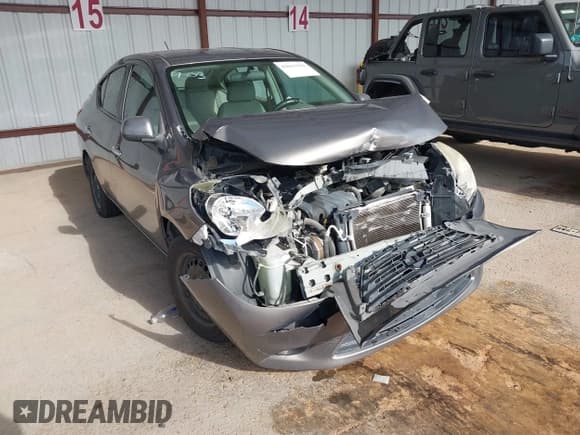 ✅ 2013 Nissan Versa S Plus • VIN: 3N1CN7AP5DL888422 • Lot: 42657923. Wystawiony na IAAI z przebiegiem 167 549 mil. Bezpłatny archiwum sprzedaży aukcyjnych z USA i szczegółowy raport historii pojazdu na DreamBid. Zdjęcie 1.