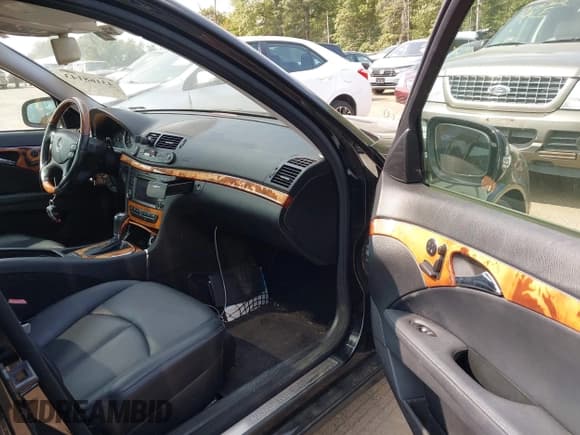 ✅ 2009 Mercedes-Benz E 320 • VIN: WDBUF22X79B371761 • Лот: 43168143. Опубликован ранее на IAAI с пробегом 150 406 миль. Бесплатный доступ к архиву аукционных продаж из США и подробный отчёт об истории автомобиля на DreamBid. Изображение 5.