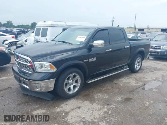 2017 Ram 1500 Laramie z VIN 1C6RR6NT7HS714590, wystawiony jako IAAI lot #43065197 z przebiegiem 122 647 mil mil oraz . Historia ofert i sprzedaży dostępna na DreamBid. Obrazek 2.