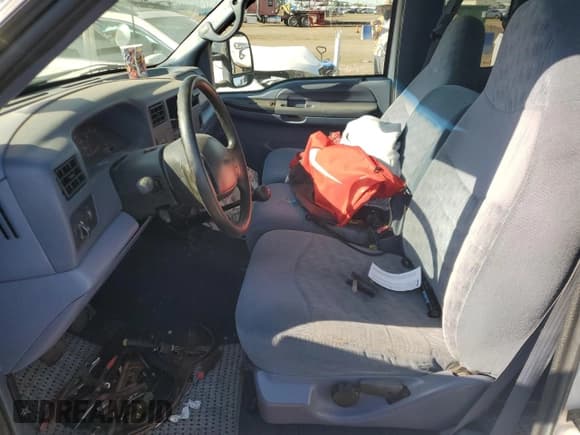 ✅ 1999 Ford F-250 XL • VIN: 1FTNX21S4XEA61135 • Lot: 60931465. Listed on Copart with 177,792 mi. Free auction sales archive from the USA and detailed vehicle history report at DreamBid. Image 7.