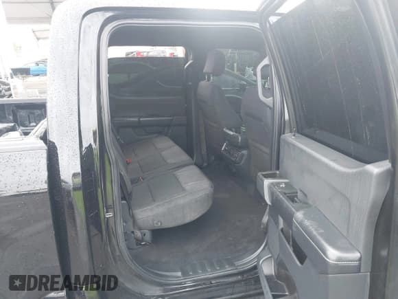 ✅ 2024 Ford F-150 STX • VIN: 1FTEW2K50RKD65367 • Lot: 43263151. Wystawiony na IAAI z przebiegiem 11 836 mil. Bezpłatny archiwum sprzedaży aukcyjnych z USA i szczegółowy raport historii pojazdu na DreamBid. Zdjęcie 8.