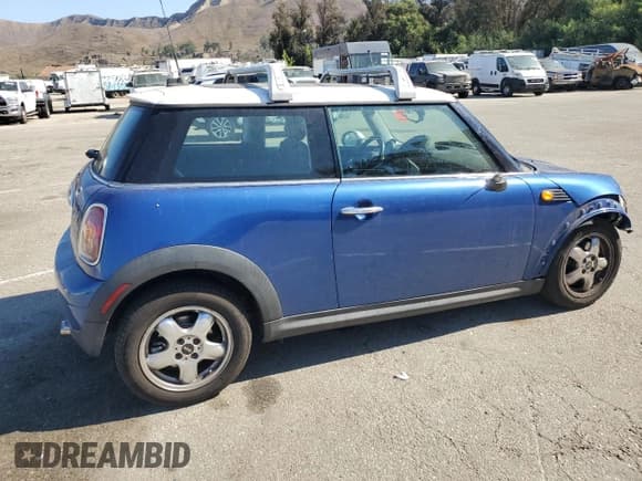 ✅ 2008 MINI Hardtop • VIN: WMWMF33538TT64932 • Lot: 81660675. Listed on Copart with Not provided. Free auction sales archive from the USA and detailed vehicle history report at DreamBid. Image 3.