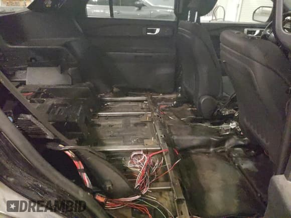 ✅ 2020 Ford Police Interceptor Utility • VIN: 1FM5K8AC3LGB76166 • Лот: 43787015. Опубликован ранее на Copart с пробегом 107 560 миль. Бесплатный доступ к архиву аукционных продаж из США и подробный отчёт об истории автомобиля на DreamBid. Изображение 11.