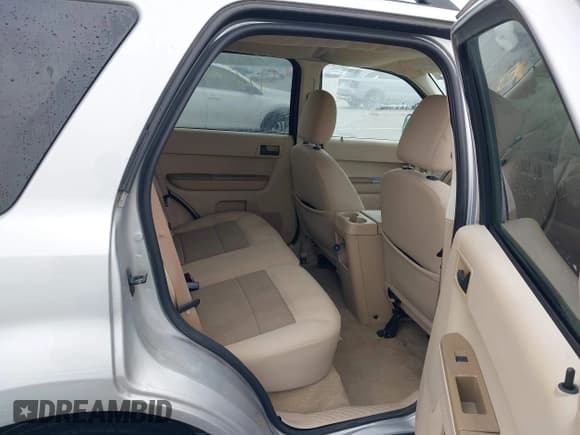 ✅ 2008 Ford Escape XLT • VIN: 1FMCU93128KC01646 • Lot: 42372522. Listed on IAAI with 211,988 mi. Free auction sales archive from the USA and detailed vehicle history report at DreamBid. Image 8.