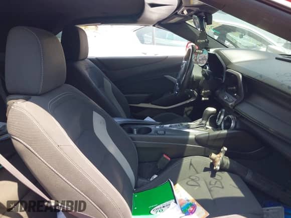 2017 Chevrolet Camaro 1SS с VIN 1G1FF3D77H0208916, выставлен на аукционе IAAI как лот 42569740 с пробегом Не указан миль и . История ставок и продаж доступна на DreamBid. Изображение 5.