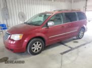✅ 2010 Chrysler Town & Country Touring Plus • VIN: 2A4RR8DX4AR449122 • Lot: 81642995. Wystawiony na Copart z przebiegiem 119 456 mil. Bezpłatny archiwum sprzedaży aukcyjnych z USA i szczegółowy raport historii pojazdu na DreamBid. Zdjęcie 1.