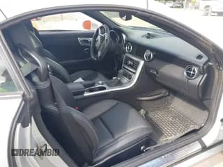 ✅ 2014 Mercedes-Benz SLK 250 • VIN: WDDPK4HA8EF084317 • Lot: 43213215. Wystawiony na IAAI z przebiegiem 51 663 mil. Bezpłatny archiwum sprzedaży aukcyjnych z USA i szczegółowy raport historii pojazdu na DreamBid. Zdjęcie 5.