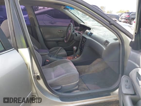 ✅ 2000 Toyota Camry LE • VIN: JT2BG22K1Y0398192 • Lot: 43728207. Wystawiony na IAAI z przebiegiem 370 608 mil. Bezpłatny archiwum sprzedaży aukcyjnych z USA i szczegółowy raport historii pojazdu na DreamBid. Zdjęcie 5.