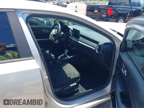 ✅ 2019 Kia Forte LXS • VIN: 3KPF24AD8KE006880 • Lot: 42259873. Listed on IAAI with 87,807 mi. Free auction sales archive from the USA and detailed vehicle history report at DreamBid. Image 5.