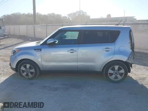 ✅ 2017 Kia Soul • VIN: KNDJN2A23H7461021 • Lot: 43707207. Wystawiony na IAAI z przebiegiem 114 716 mil. Bezpłatny archiwum sprzedaży aukcyjnych z USA i szczegółowy raport historii pojazdu na DreamBid. Zdjęcie 15.