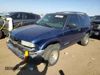 2001 Chevrolet Blazer LS z VIN 1GNCT18W91K189599, wystawiony jako Copart lot #74595674 z przebiegiem 208 309 mil mil oraz Szkoda całkowita • Salvage title. Historia ofert i sprzedaży dostępna na DreamBid. Obrazek 1.