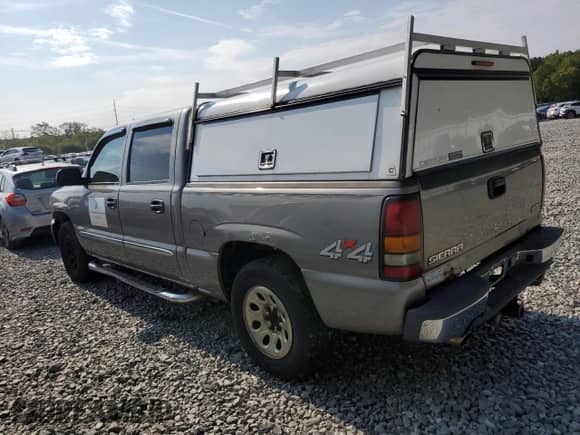 2007 GMC Sierra 1500 SL with VIN 2GTEK13V271167620, listed as a Copart auction lot 81751805 with 206,353 mi miles and Clean title. Bid and sale history available at DreamBid. Image 2.