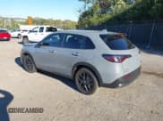 ✅ 2025 Honda HR-V Sport • VIN: 3CZRZ2H52SM701819 • Лот: 43478884. Опубликован ранее на IAAI с пробегом 8 435 миль. Бесплатный доступ к архиву аукционных продаж из США и подробный отчёт об истории автомобиля на DreamBid. Изображение 3.