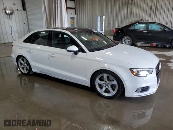 ✅ 2019 Audi A3 Premium • VIN: WAUBEGFF7K1019363 • Lot: 54867595. Wystawiony na Copart z przebiegiem 92 829 mil. Bezpłatny archiwum sprzedaży aukcyjnych z USA i szczegółowy raport historii pojazdu na DreamBid. Zdjęcie 4.