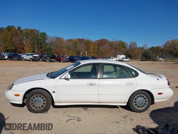 ✅ 1998 Ford Taurus SE Comfort • VIN: 1FAFP53S6WA158707 • Lot: 43664264. Wystawiony na IAAI z przebiegiem 94 283 mil. Bezpłatny archiwum sprzedaży aukcyjnych z USA i szczegółowy raport historii pojazdu na DreamBid. Zdjęcie 14.