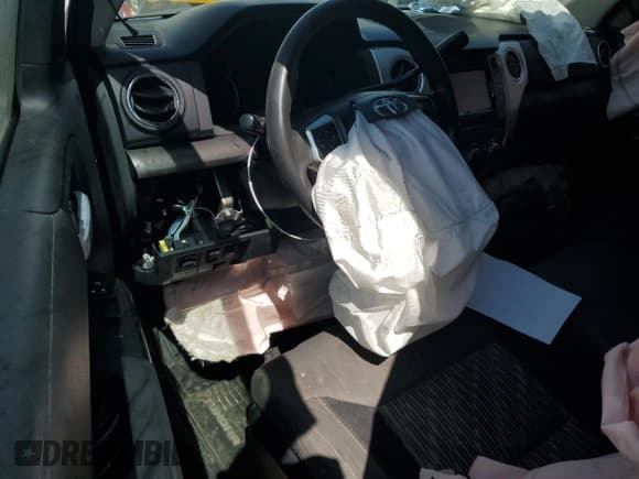 ✅ 2019 Toyota Tundra SR5 • VIN: 5TFDM5F13KX079760 • Lot: 80612795. Listed on Copart with 208,207 mi. Free auction sales archive from the USA and detailed vehicle history report at DreamBid. Image 8.