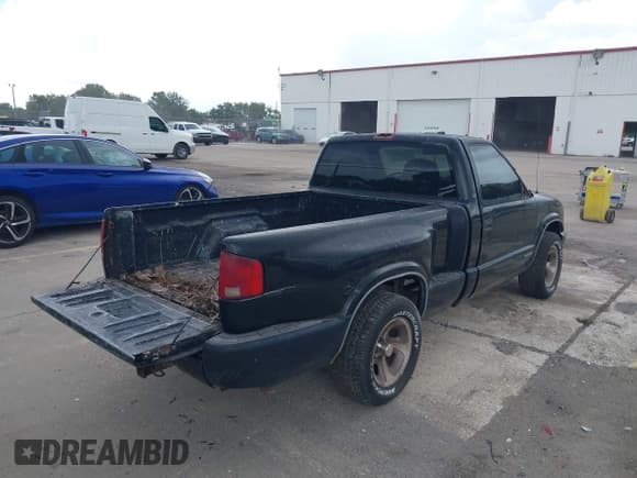 ✅ 1999 Chevrolet S-10 • VIN: 1GCCS144XX8211180 • Лот: 42739380. Опубликован ранее на IAAI с пробегом 189 557 миль. Бесплатный доступ к архиву аукционных продаж из США и подробный отчёт об истории автомобиля на DreamBid. Изображение 4.