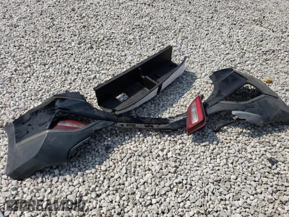 ✅ 2019 Hyundai Santa Fe SE • VIN: 5NMS23AD3KH084064 • Lot: 54173373. Wystawiony na Copart z przebiegiem 217 993 mil. Bezpłatny archiwum sprzedaży aukcyjnych z USA i szczegółowy raport historii pojazdu na DreamBid. Zdjęcie 12.