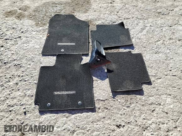 2017 Hyundai Veloster с VIN KMHTC6AD6HU316057, выставлен на аукционе Copart как лот 70424574 с пробегом 64 169 миль миль и Списание • Salvage title. История ставок и продаж доступна на DreamBid. Изображение 12.