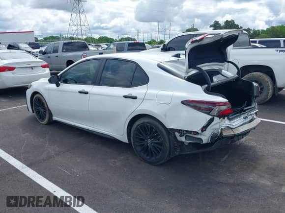 2022 Toyota Camry SE z VIN 4T1T11AK3NU066747, wystawiony jako IAAI lot #42347249 z przebiegiem 112 765 mil mil oraz . Historia ofert i sprzedaży dostępna na DreamBid. Obrazek 3.