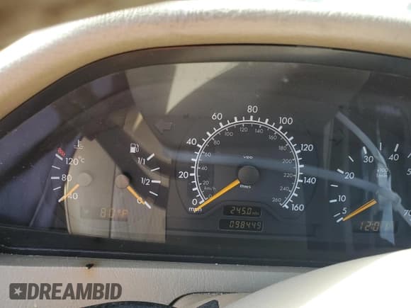 ✅ 1999 Mercedes-Benz C 230/260/280/320 • VIN: WDBHA24G3XA698190 • Lot: 61717535. Wystawiony na Copart z przebiegiem 98 449 mil. Bezpłatny archiwum sprzedaży aukcyjnych z USA i szczegółowy raport historii pojazdu na DreamBid. Zdjęcie 9.