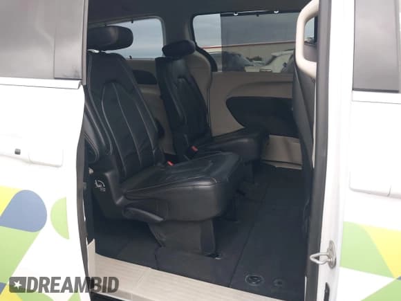 ✅ 2022 Chrysler Pacifica Touring L • VIN: 2C4RC1BG9NR155223 • Lot: 43722441. Wystawiony na IAAI z przebiegiem 34 097 mil. Bezpłatny archiwum sprzedaży aukcyjnych z USA i szczegółowy raport historii pojazdu na DreamBid. Zdjęcie 8.