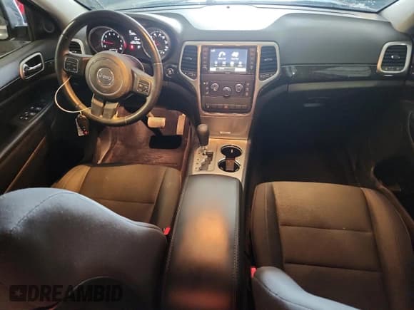 ✅ 2013 Jeep Grand Cherokee Laredo • VIN: 1C4RJFAG4DC556254 • Lot: 86259695. Listed on Copart with 248,765 mi. Free auction sales archive from the USA and detailed vehicle history report at DreamBid. Image 8.