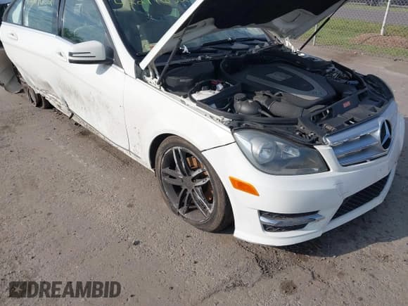 ✅ 2012 Mercedes-Benz C 300 Sport • VIN: WDDGF8BB0CR198952 • Lot: 42217652. Listed on IAAI with 138,919 mi. Free auction sales archive from the USA and detailed vehicle history report at DreamBid. Image 6.