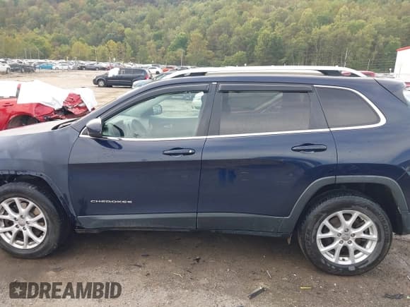 ✅ 2016 Jeep Cherokee Latitude • VIN: 1C4PJMCS6GW253606 • Лот: 43311540. Опубликован ранее на IAAI с пробегом 136 540 миль. Бесплатный доступ к архиву аукционных продаж из США и подробный отчёт об истории автомобиля на DreamBid. Изображение 15.