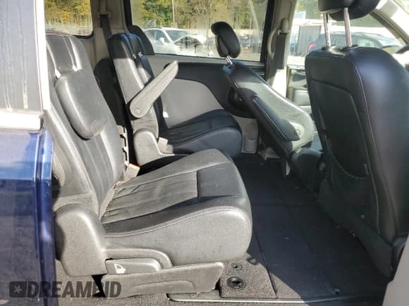 ✅ 2016 Chrysler Town & Country Touring • VIN: 2C4RC1BG5GR206378 • Lot: 82689125. Wystawiony na Copart z przebiegiem 107 523 mil. Bezpłatny archiwum sprzedaży aukcyjnych z USA i szczegółowy raport historii pojazdu na DreamBid. Zdjęcie 11.