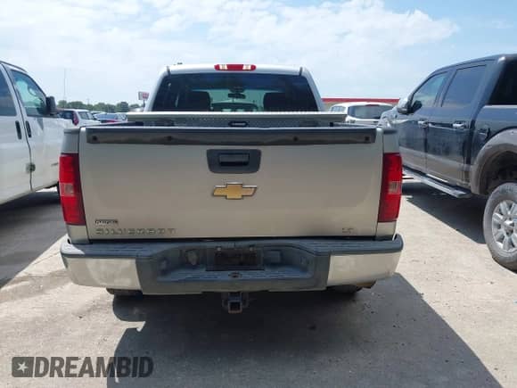 2010 Chevrolet Silverado 1500 LT z VIN 3GCRCSEAXAG186638, wystawiony jako IAAI lot #42680769 z przebiegiem 240 568 mil mil oraz . Historia ofert i sprzedaży dostępna na DreamBid. Obrazek 16.