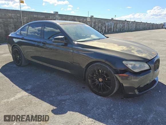 ✅ 2013 BMW 7 Series 750i • VIN: WBAYA8C51DC996576 • Лот: 89716555. Опубликован ранее на Copart с пробегом 135 727 миль. Бесплатный доступ к архиву аукционных продаж из США и подробный отчёт об истории автомобиля на DreamBid. Изображение 4.