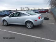 ✅ 2009 Chevrolet Cobalt LS • VIN: 1G1AK18H997283641 • Лот: 43858766. Опубликован ранее на IAAI с пробегом Не указан. Бесплатный доступ к архиву аукционных продаж из США и подробный отчёт об истории автомобиля на DreamBid. Изображение 3.