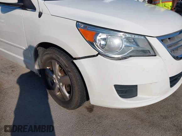✅ 2010 Volkswagen Routan SE • VIN: 2V4RW3D17AR171304 • Lot: 43176559. Listed on IAAI with 163,770 mi. Free auction sales archive from the USA and detailed vehicle history report at DreamBid. Image 12.