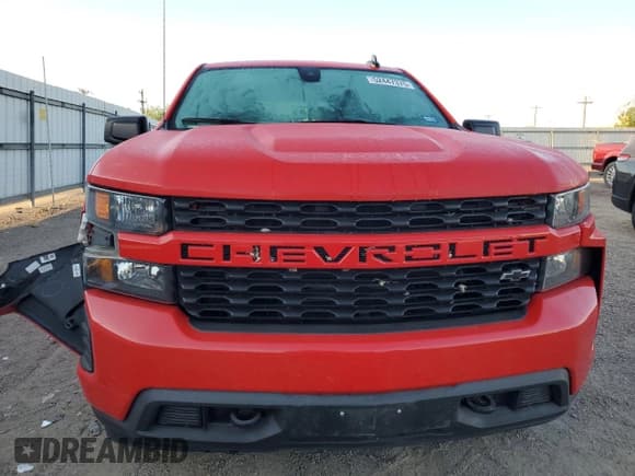 ✅ 2022 Chevrolet Silverado 1500 Custom • VIN: 3GCPYBEK8NG152589 • Lot: 52447375. Wystawiony na Copart z przebiegiem 21 553 mil. Bezpłatny archiwum sprzedaży aukcyjnych z USA i szczegółowy raport historii pojazdu na DreamBid. Zdjęcie 5.