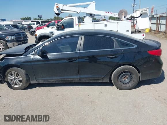 ✅ 2017 Hyundai Sonata SE • VIN: 5NPE24AF8HH539829 • Lot: 43455364. Listed on IAAI with 88,050 mi. Free auction sales archive from the USA and detailed vehicle history report at DreamBid. Image 15.