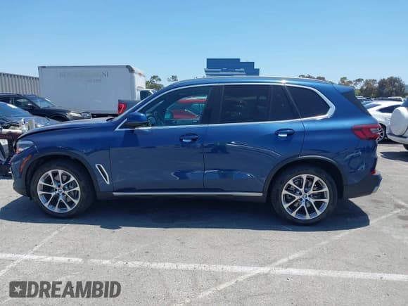 ✅ 2020 BMW X5 sDrive40i • VIN: 5UXCR4C03L9C82755 • Lot: 42494503. Wystawiony na IAAI z przebiegiem 50 706 mil. Bezpłatny archiwum sprzedaży aukcyjnych z USA i szczegółowy raport historii pojazdu na DreamBid. Zdjęcie 14.