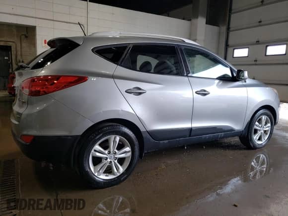 ✅ 2011 Hyundai Tucson Limited • VIN: KM8JUCAC6BU135641 • Lot: 66766385. Listed on Copart with 187,162 mi miles. Access the free auction sales archive from the USA and view a detailed vehicle history report at DreamBid. Image 3.