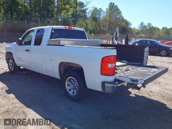 2012 Chevrolet Silverado 1500 LS z VIN 1GCRCREA3CZ307330, wystawiony jako IAAI lot #43374623 z przebiegiem 385 367 mil mil oraz . Historia ofert i sprzedaży dostępna na DreamBid. Obrazek 3.