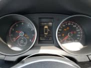 ✅ 2013 Volkswagen Golf GTI Driver's Edition • VIN: WVWHV7AJXDW139382 • Лот: 52128055. Опубликован ранее на Copart с пробегом 78 233 миль. Бесплатный доступ к архиву аукционных продаж из США и подробный отчёт об истории автомобиля на DreamBid. Изображение 9.