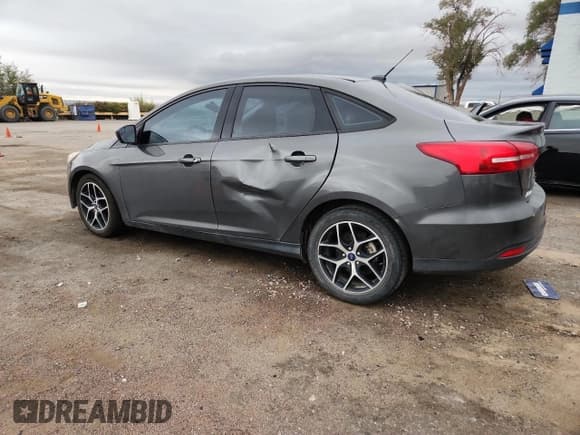 ✅ 2018 Ford Focus SE • VIN: 1FADP3FE9JL270576 • Lot: 86282885. Wystawiony na Copart z przebiegiem 89 128 mil. Bezpłatny archiwum sprzedaży aukcyjnych z USA i szczegółowy raport historii pojazdu na DreamBid. Zdjęcie 2.
